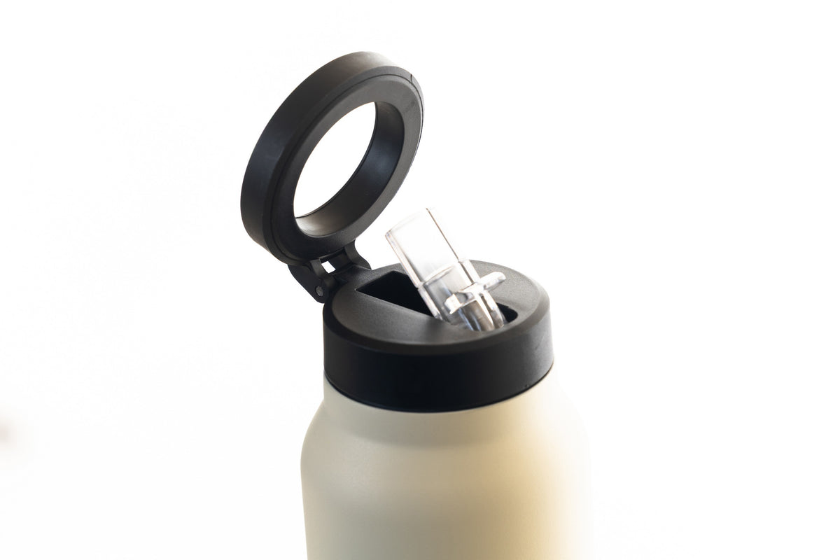 Hydra Bottle with Built-in Magnetic Phone Mount