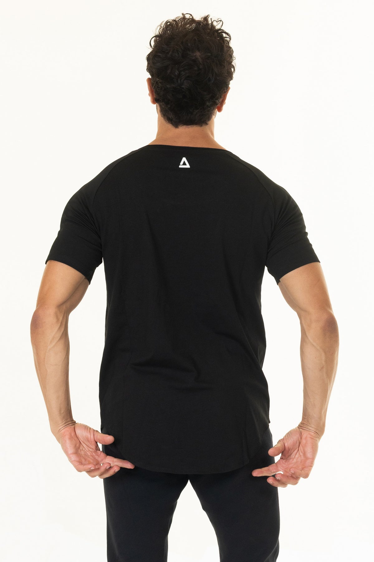 Men’s Scoop Tee
